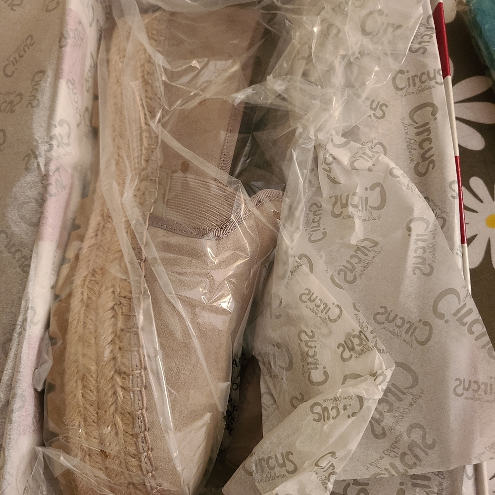 shoes - Picture 2 of 4